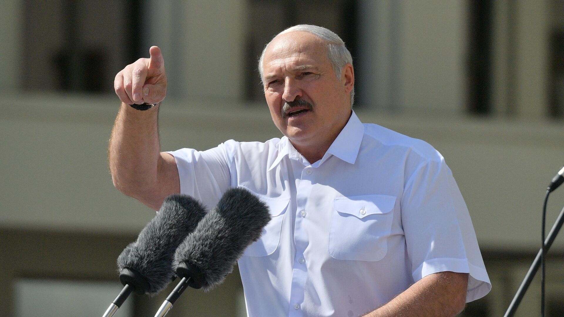 Президент Белоруссии Александр Лукашенко выступает на митинге, организованном в его поддержку на площади Независимости в Минске - РИА Новости, 1920, 09.09.2020