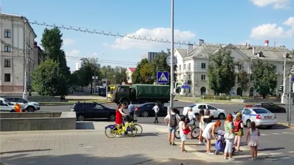 Колонна военной техники в центре Минска