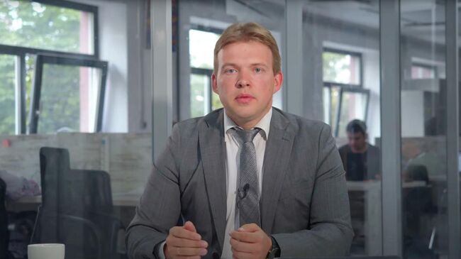 Скриншот видео от юриста Максима Знака