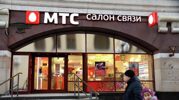 Салон оператора мобильной связи МТС на улице Арбат в Москве.