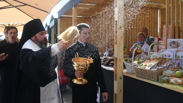 Православная яблочная ярмарка у храма Вооруженных сил РФ