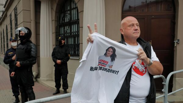 Протест против результатов президентских выборов перед штабом Министерства внутренних дел в Минске, Беларусь
