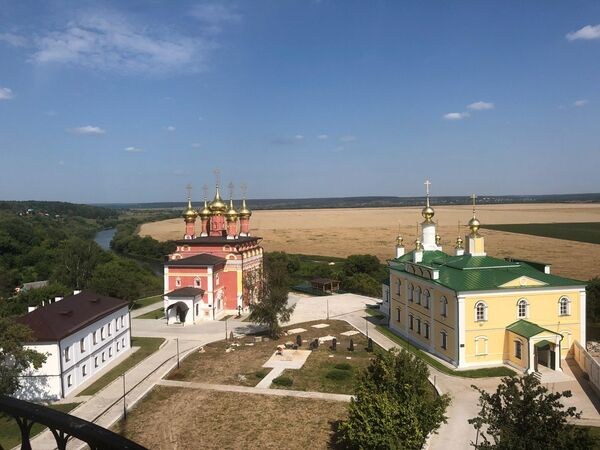 Белевский Спасо-Преображенский мужской монастырь, вид с колокольни Белевский Спасо-Преображенский мужской монастырь, вид с колокольни