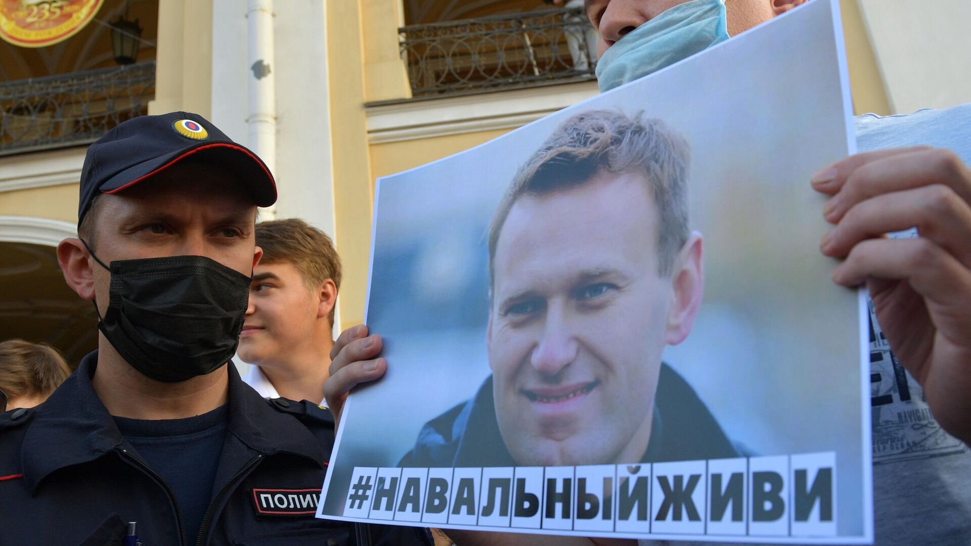 Акции в поддержку Алексея  Навального  - РИА Новости, 1920, 21.08.2020