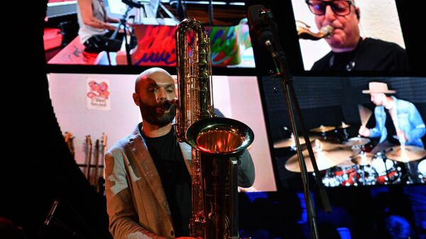 Музыканты во время  выступления на Международном музыкальном фестивале Koktebel Jazz Party в Крыму