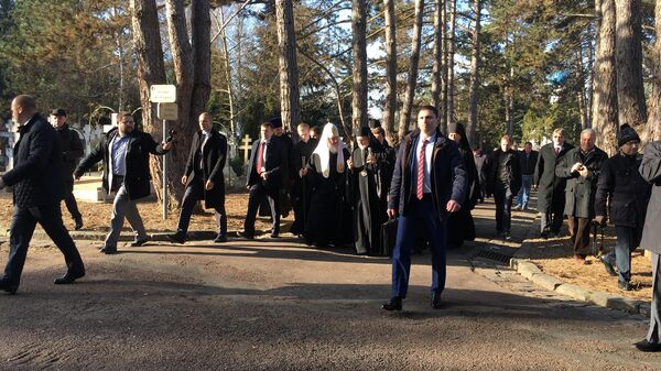 Визит патриарха Кирилла на кладбище Сент-Женевьев-де-Буа под Парижем
