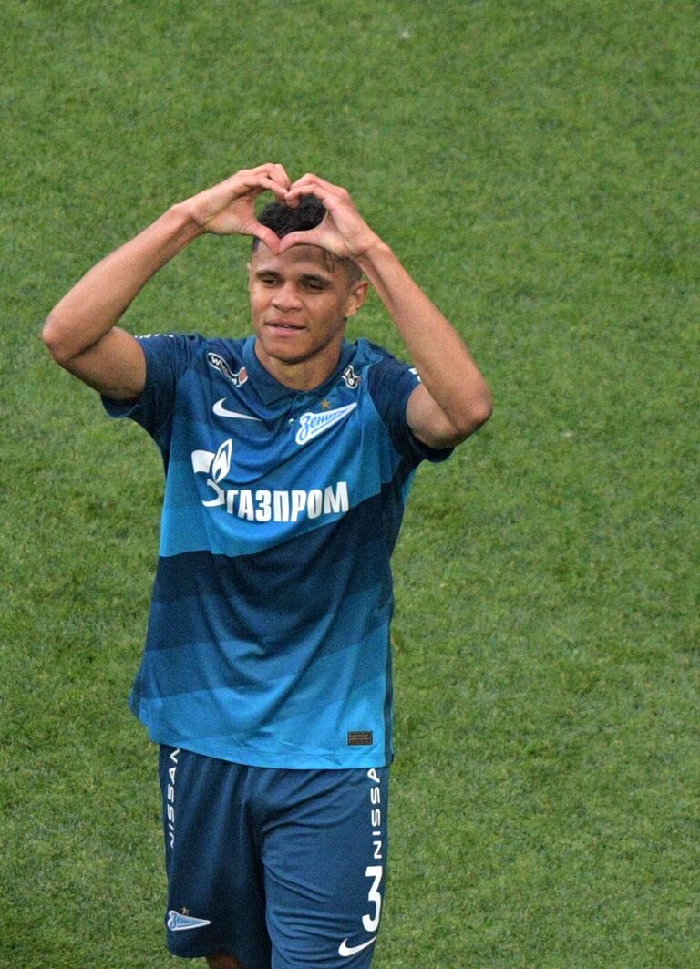 Дуглас дос Сантос