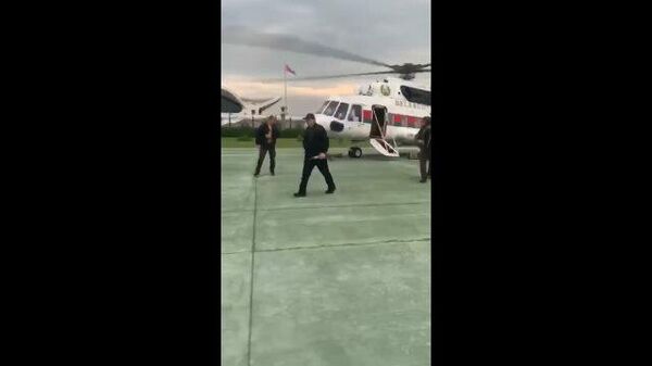 Лукашенко на вертолете прилетел во Дворец независимости и вышел с автоматом