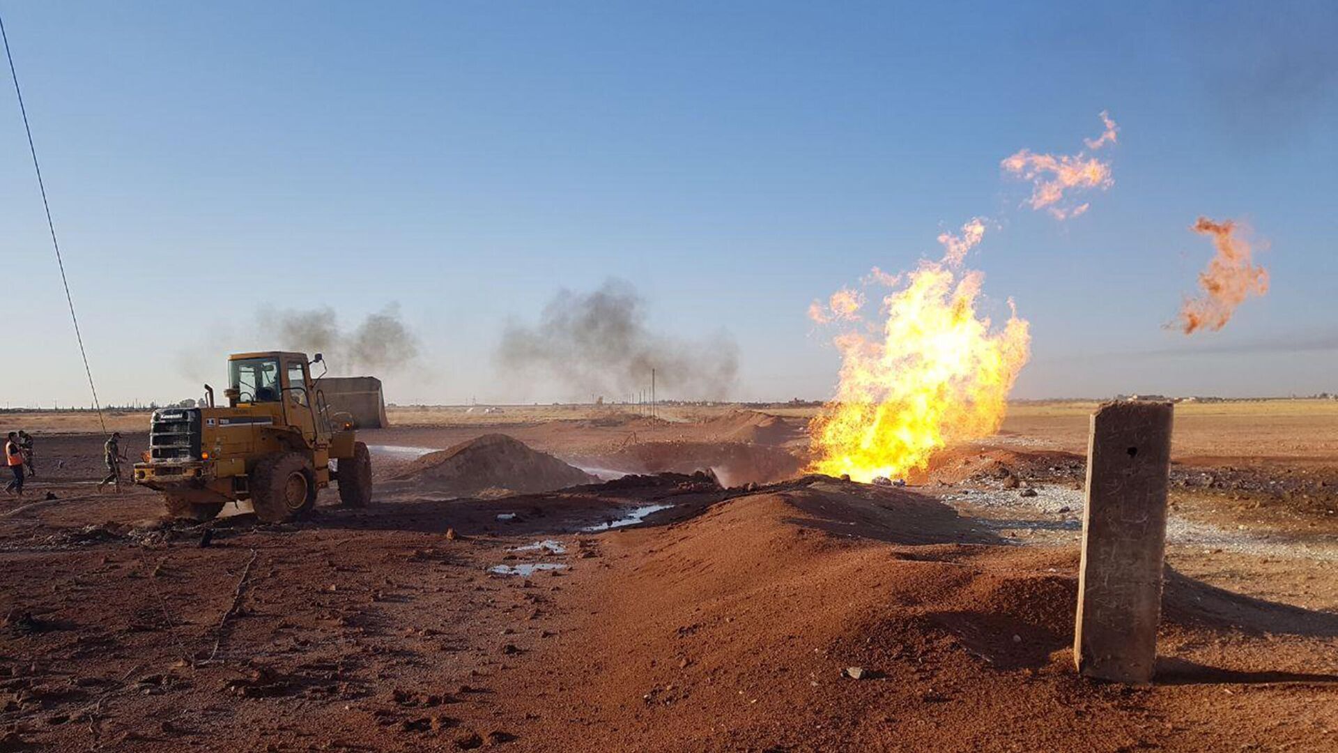 Пожар на месте взрыва на Арабском газопроводе в провинции Дамаск, Сирия - РИА Новости, 1920, 26.02.2021