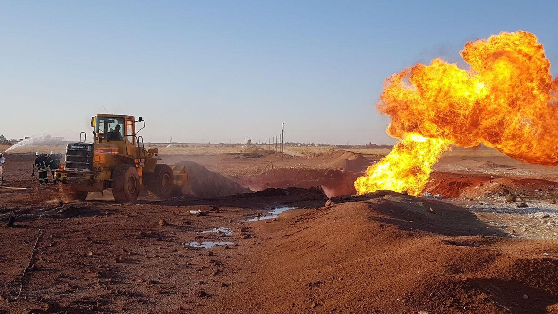 Пожар на месте взрыва на Арабском газопроводе в провинции Дамаск, Сирия - РИА Новости, 1920, 26.02.2021