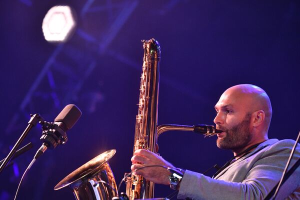 Джазовый музыкант Сергей Головня выступает на Международном джазовом фестивале Koktebel Jazz Party - 2020 в Крыму