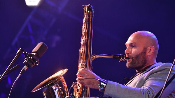 Джазовый музыкант Сергей Головня выступает на Международном джазовом фестивале Koktebel Jazz Party - 2020 в Крыму