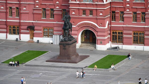 Памятник маршалу Г. К. Жукову на Манежной площади в Москве