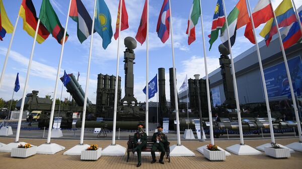 Посетители на выставке вооружений Международного военно-технического форума Армия-2020 