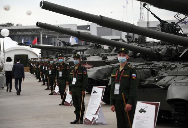 Участники выставки вооружений Международного военно-технического форума (МВТФ) Армия-2020 в военно-патриотическом парке Патриот