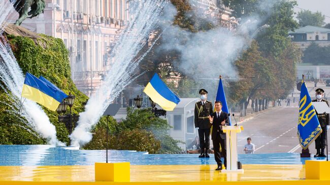 Президент Украины Владимир Зеленский на торжественном мероприятии на Софийской площади в Киеве в честь Дня независимости Украины