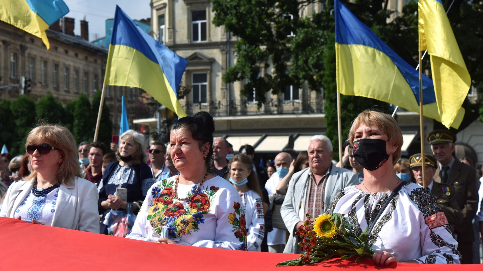 Участники Марша непокоренных во Львове в честь Дня независимости Украины. 24 августа 2020 - РИА Новости, 1920, 06.09.2021