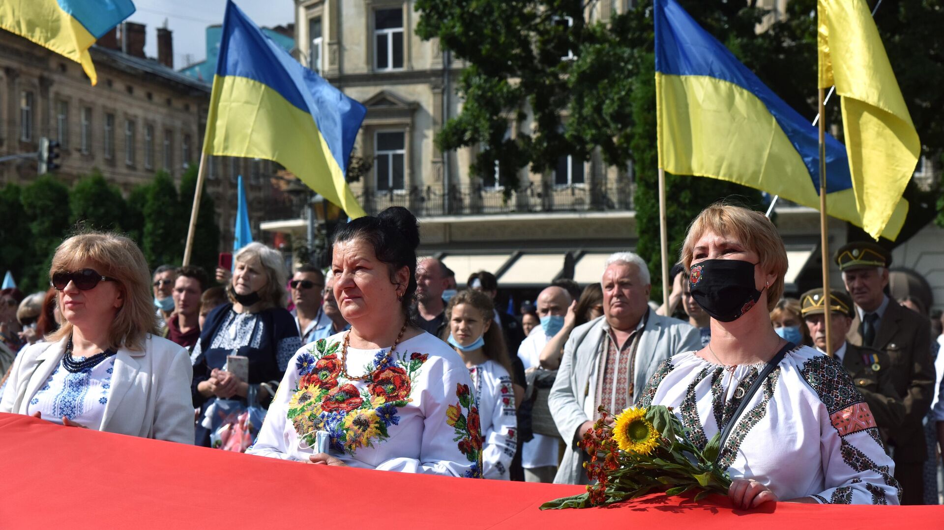 Участники Марша непокоренных во Львове в честь Дня независимости Украины. 24 августа 2020 - РИА Новости, 1920, 06.09.2021