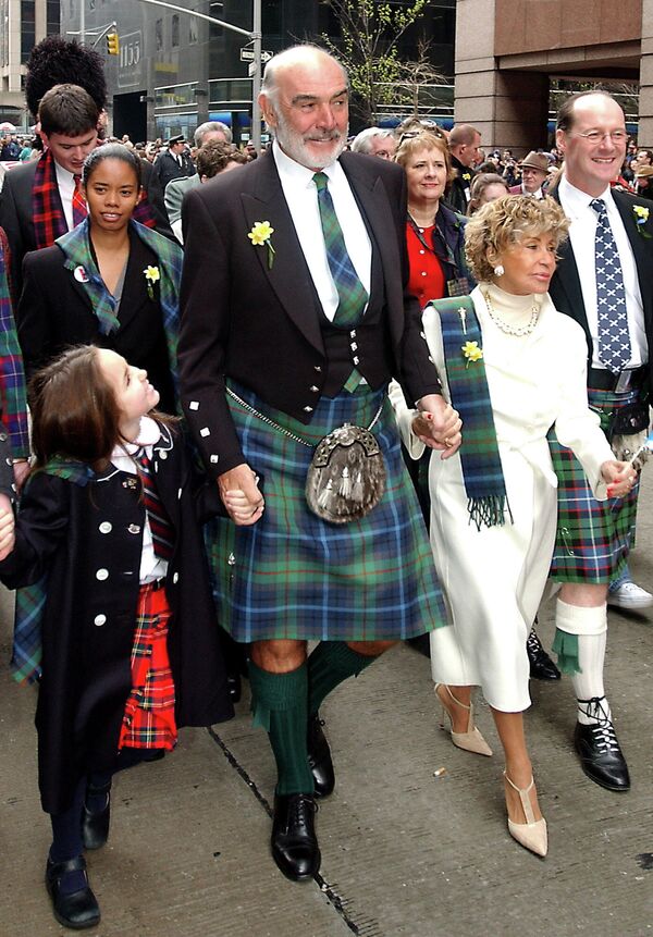 Шотландский актер Шон Коннери во время парада шотландцев на Шестой авеню в Нью-Йорке