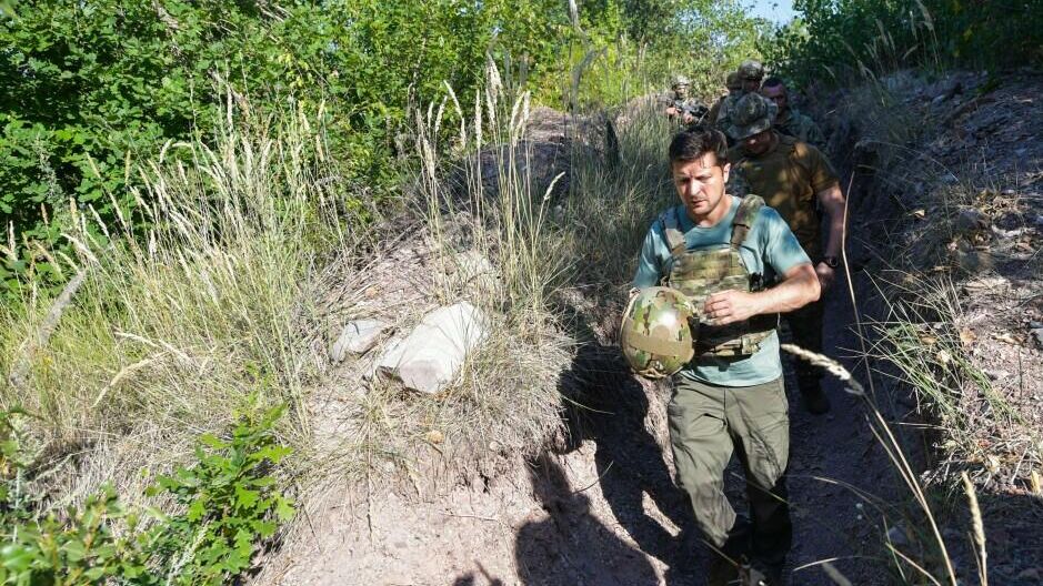 Рабочая поездка Президентов Украины Владимира Зеленского в Донецкую и Луганскую области - РИА Новости, 1920, 25.08.2020