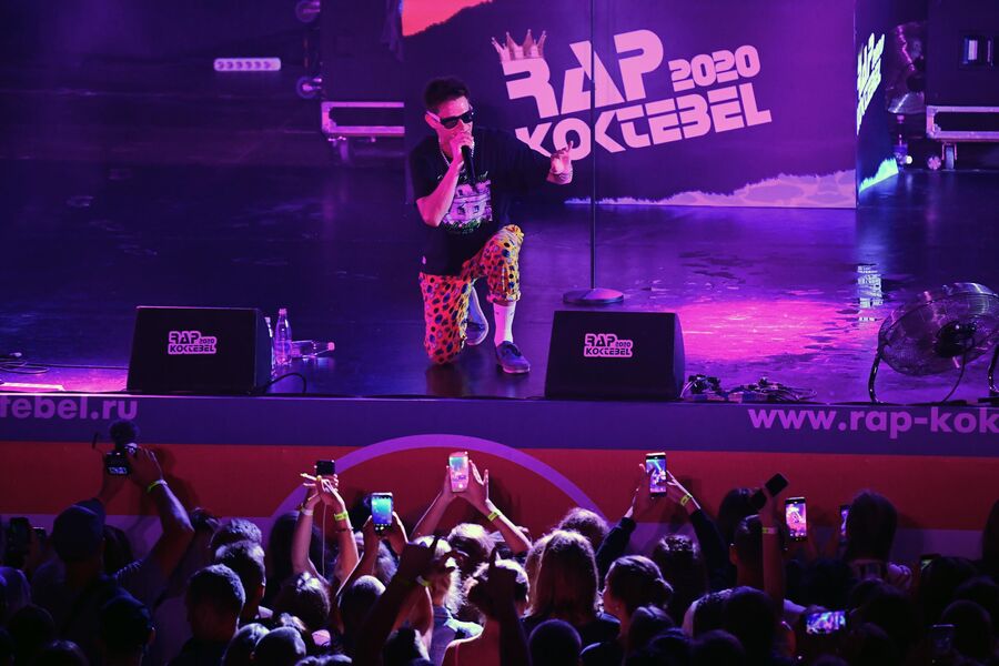 Рэпер Кравц выступает на фестивале Rap Koktebel в Крыму