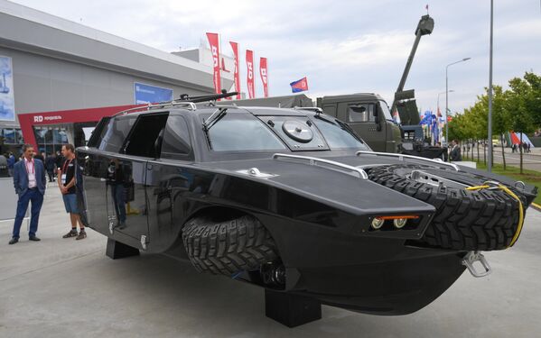 Автомобиль-амфибия Дрозд на выставке вооружений Международного военно-технического форума (МВТФ) Армия-2020 в военно-патриотическом парке Патриот