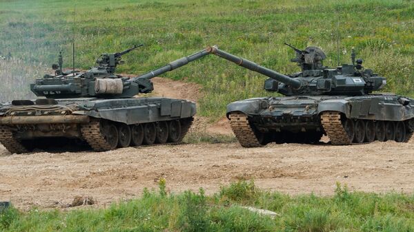 Танк Т-72Б3 в ходе демонстрационной программы военной техники в рамках Международного форума Армия-2020 на полигоне Алабино в Подмосковье