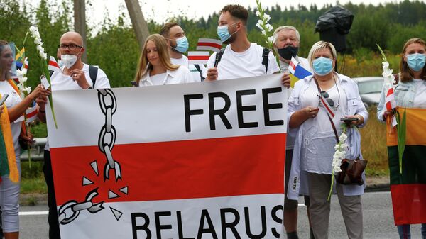 Акция в Литве в знак солидарности с протестующими в Белоруссии 