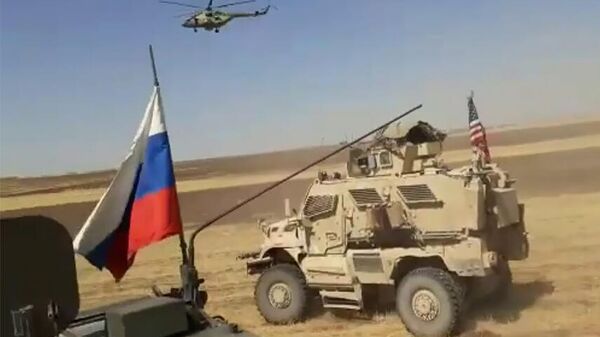Кадр видео инцидента с участием российского патруля и военных США в Сирии, опубликованного сайтом Русская весна