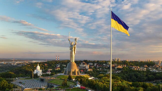 Самый большой флаг Украины в Киеве. Архивное фото 