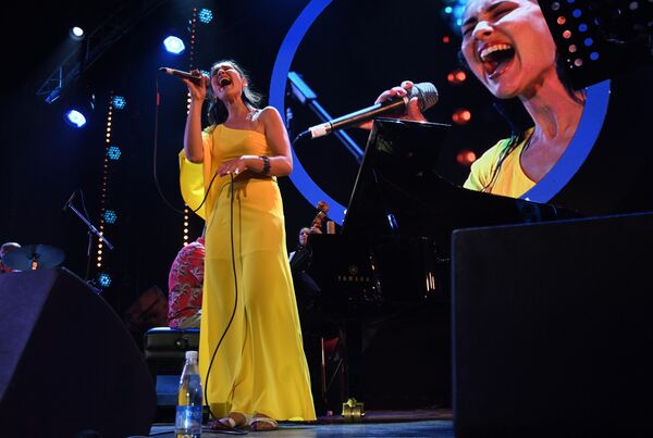 Вокалистка ансамбля Esh Анна Клесун выступает на Международном джазовом фестивале Koktebel Jazz Party - 2020 в Крыму