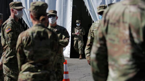 Военнослужащие армии США проходят тестирование на коронавирус в Лас-Вегасе 