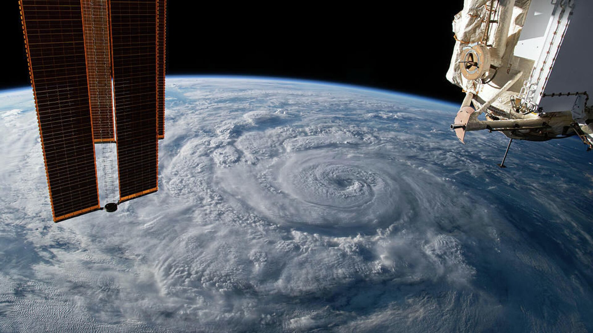 Ураган Женевьева у тихоокеанского побережья Мексики снятый с борта МКС - РИА Новости, 1920, 26.11.2020