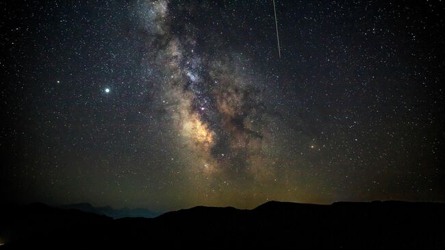 Звездное небо, наблюдаемое в Краснодарском крае во время метеорного потока Персеиды. Архивное фото