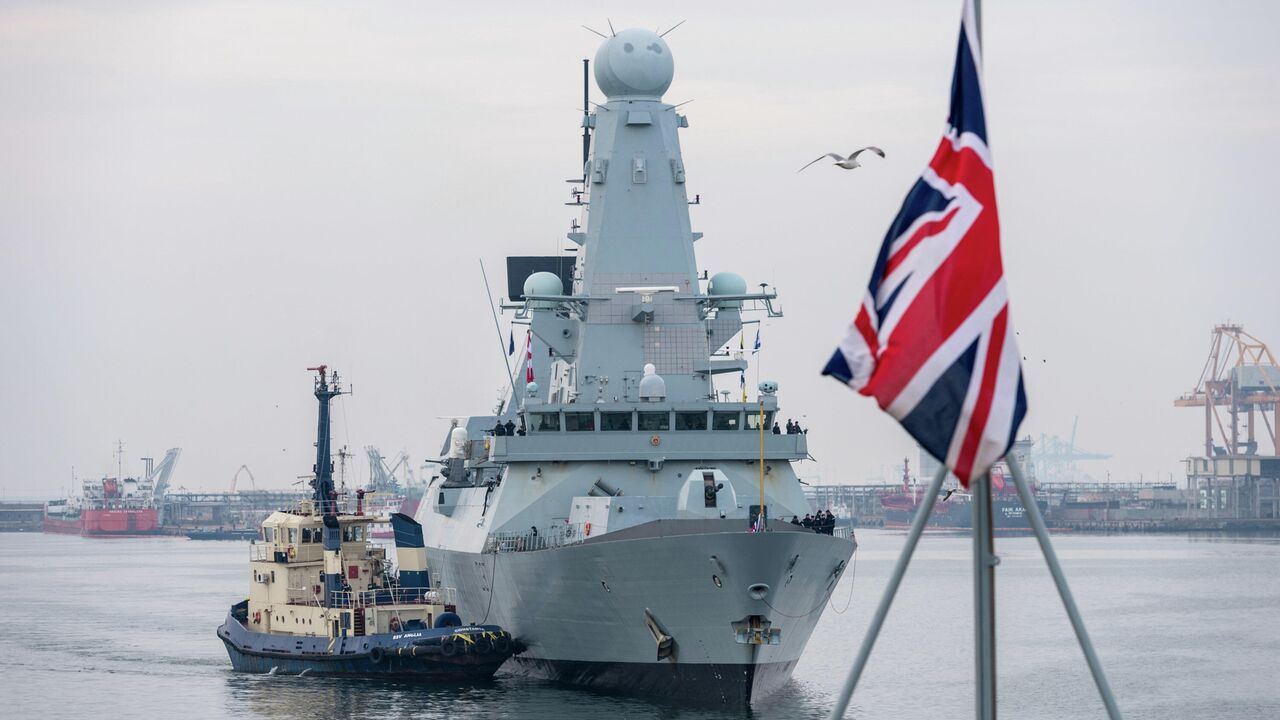 Российская субмарина столкнулась с ищущим ее британским фрегатом