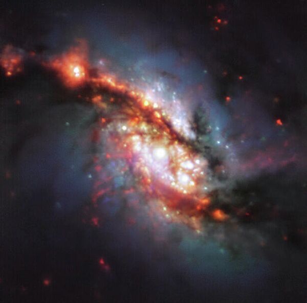 Спиральная галактика NGC 1365 сфотографированная Очень Большим Телескопом (VLT) в Чили