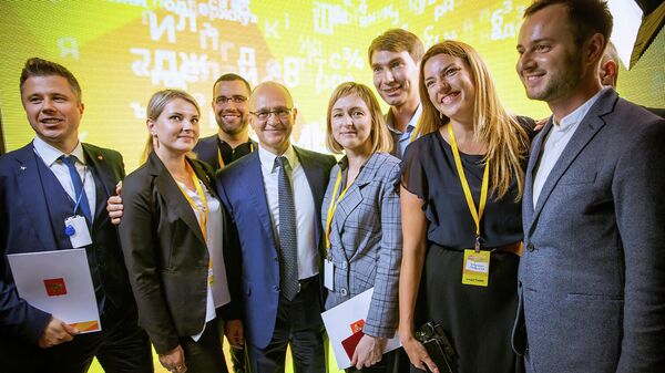 Сергей Кириенко с лауреатами наград и благодарностей за развитие акции #МыВместе
