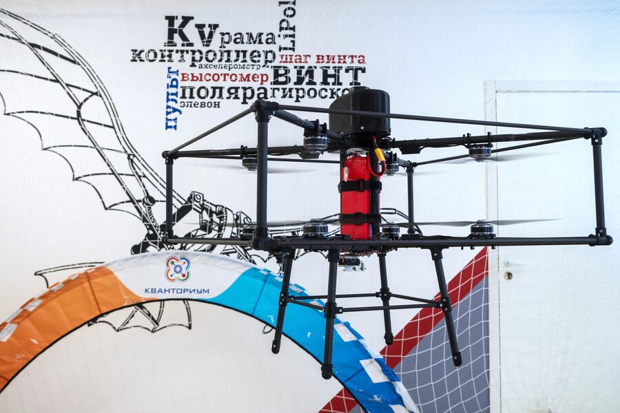 Демонстрация полёта соосного октокоптера в детском технопарке Кванториум Сампо в Петрозаводске