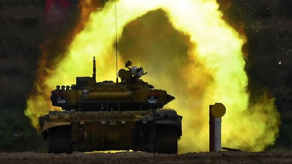 Танк Т-72Б3 команды военнослужащих Сербии во время соревнований танковых экипажей в рамках конкурса Танковый биатлон-2020 в Подмосковье 
