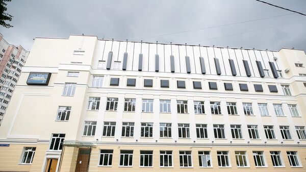 Фасад московской авторской школы Класс-центр под руководством Сергея Казарновского
