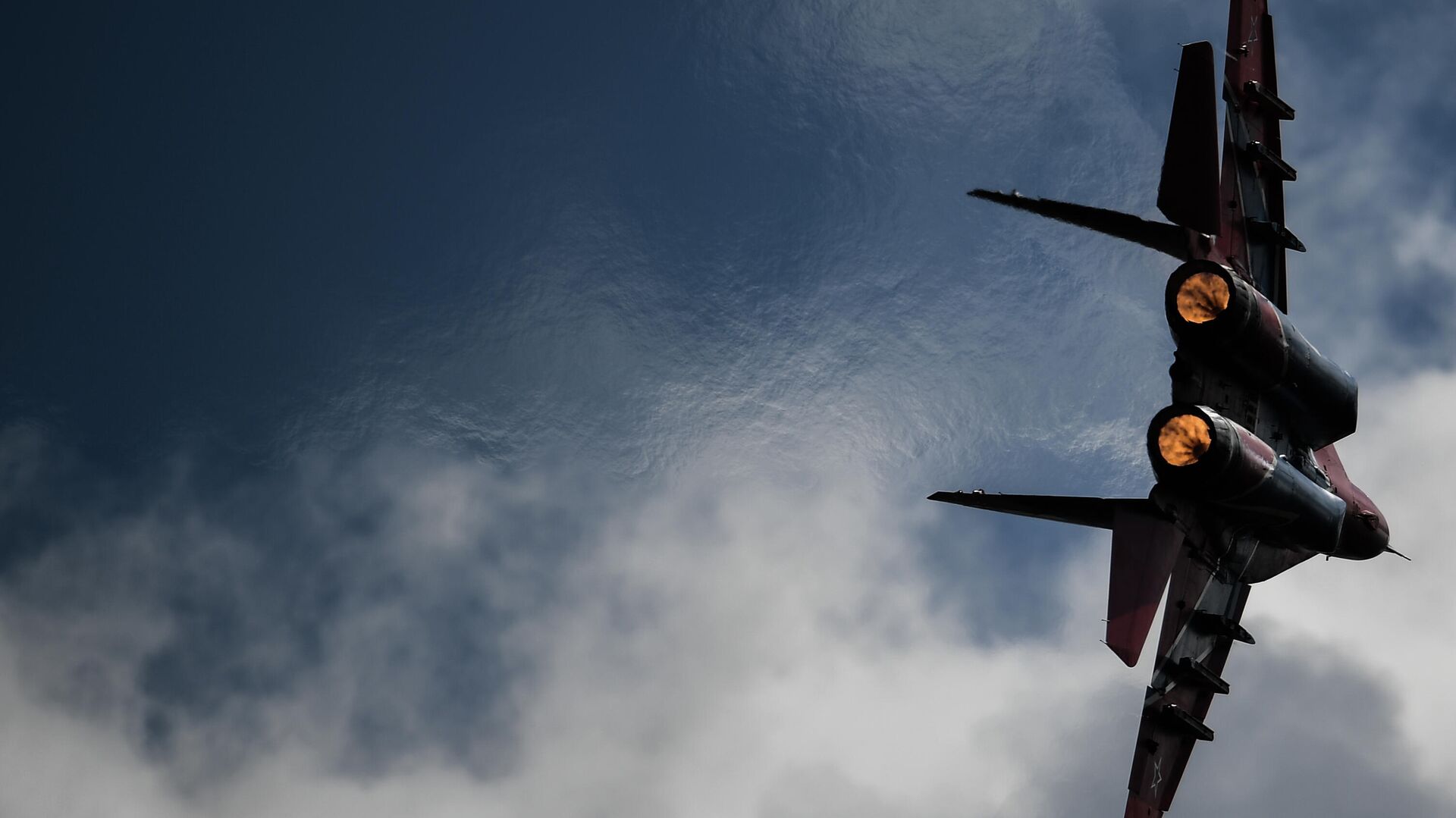 Истребитель МиГ-29 пилотажной группы Стрижи выполняет демонстрационный полет в рамках Международного форума Армия-2020 на аэродроме Кубинка в Подмосковье - РИА Новости, 1920, 07.09.2020