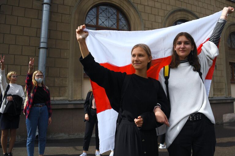 Участницы студенческой акции протеста в Минске. Студенты Белорусского государственного университета и Лингвистического университета вышли на акции протеста в Минске