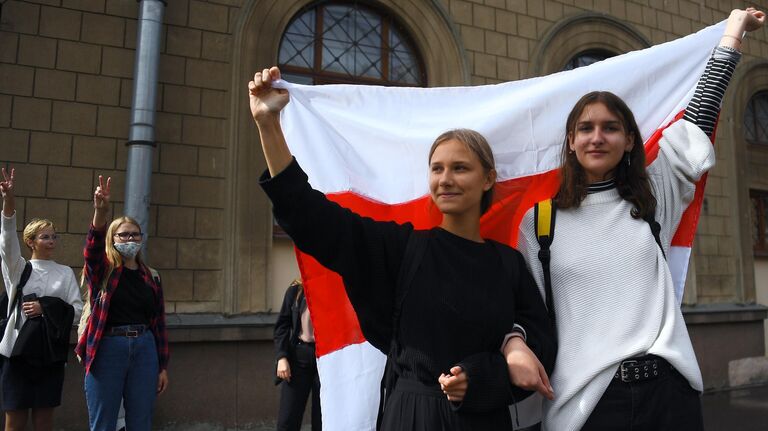 Участницы студенческой акции протеста в Минске. Студенты Белорусского государственного университета и Лингвистического университета вышли на акции протеста в Минске