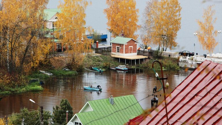 Приток Волги река Шохонка в городе Плёс