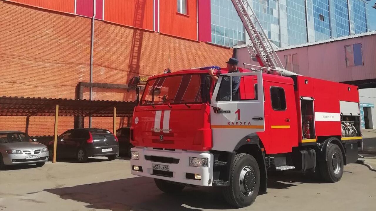 В Калуге потушили крупный пожар в пятиэтажном здании - РИА Новости,  03.09.2020