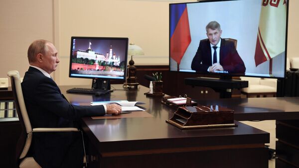 Президент РФ Владимир Путин во время встречи в режиме видеоконференции с врио главы Чувашской Республики Олегом Николаевым