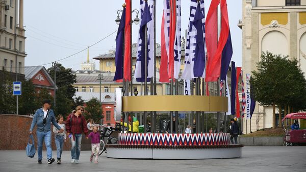 Украшение к празднованию Дня города на Пушкинской площади в Москве