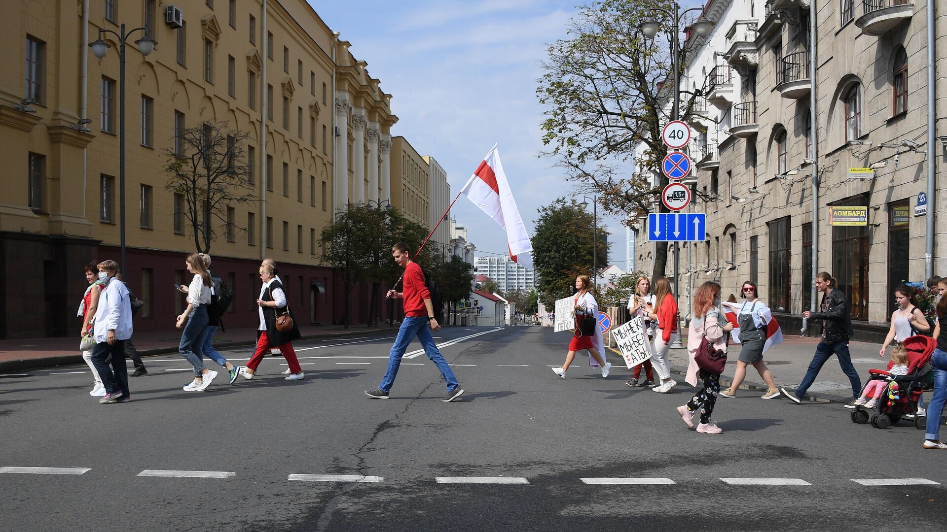 Участники акции протеста на проспекте Независимости в Минске - РИА Новости, 1920, 06.09.2020