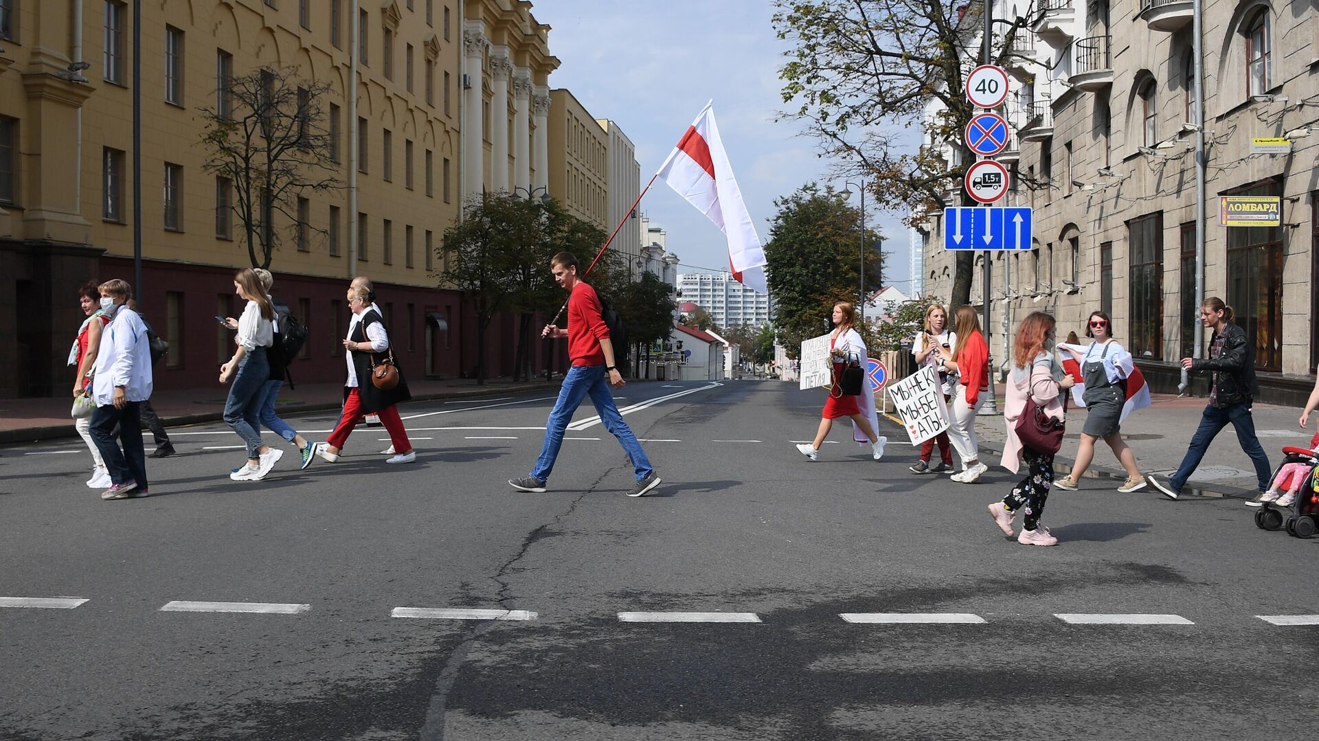 Участники акции протеста на проспекте Независимости в Минске - РИА Новости, 1920, 06.09.2020