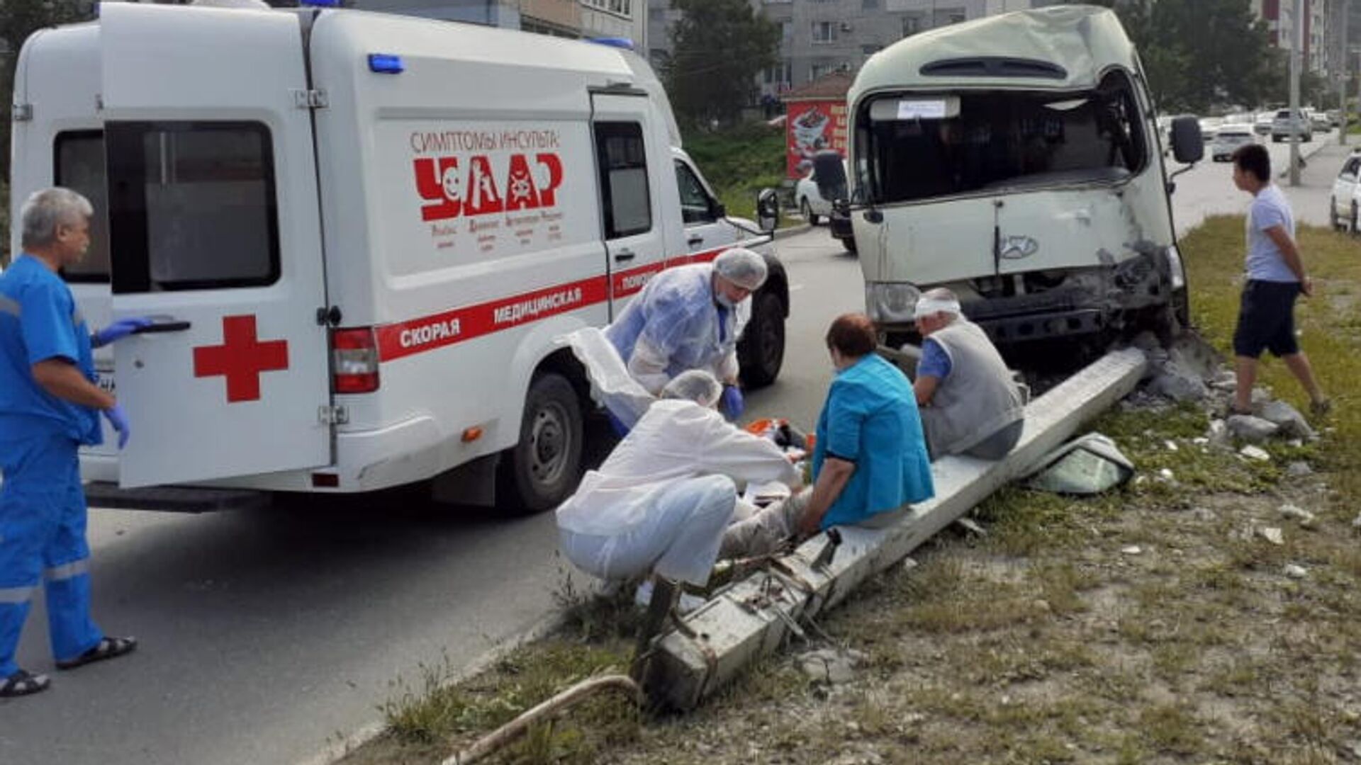 В Приморье автобус без водителя врезался в столб, пять человек пострадали -  РИА Новости, 04.09.2020